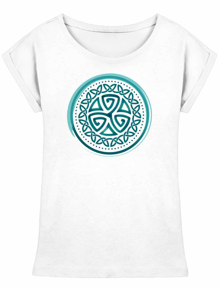 Weißes Damen Longfit Shirt mit türkisfarbener keltischer Triskele im Kreisdesign.