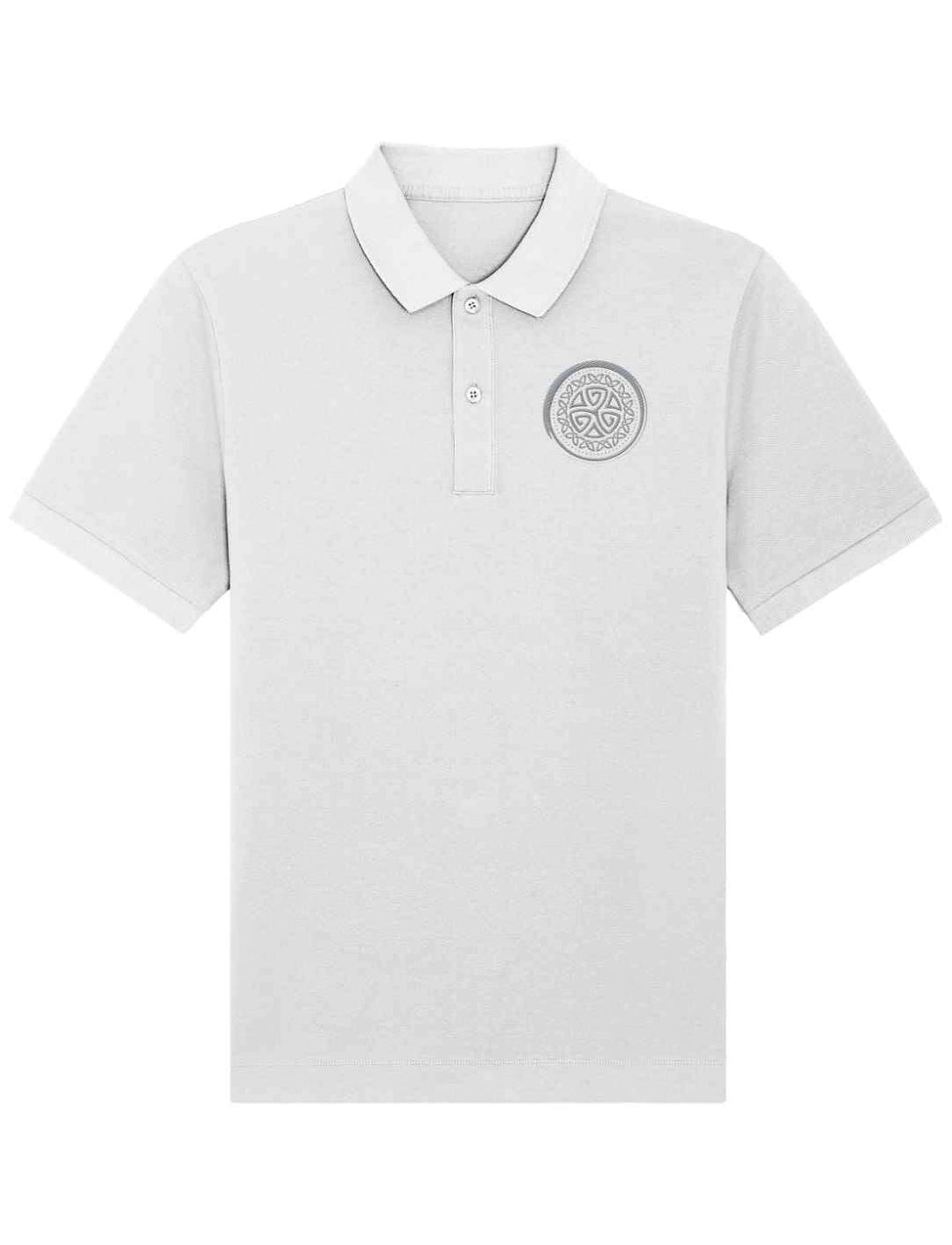 Weißes Unisex Organic Poloshirt „Aqua Triskele“ mit gesticktem Emblem auf der linken Brust.