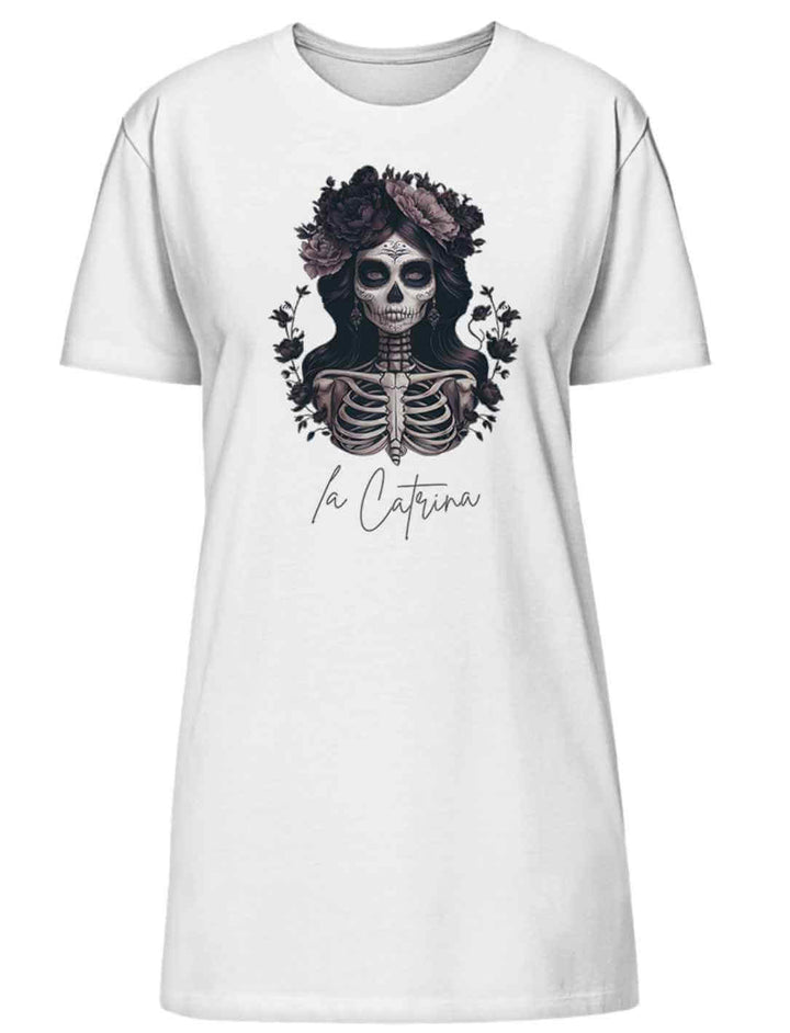 Catrina Deluxe T-Shirt Kleid in weiss. Elegantes Damenkleid mit Catrina-Design aus 100% Bio-Baumwolle auf weissem Hintergrund fotografiert.