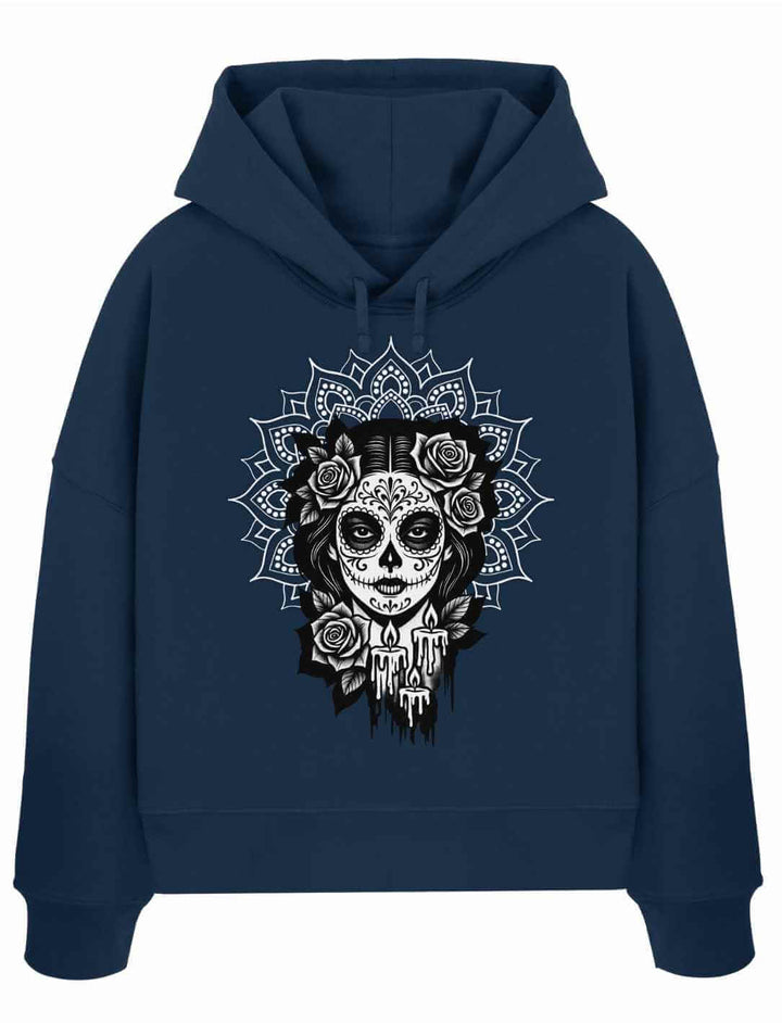 La Catrina Boxcut Hoodie in Dunkelblau – mexikanisches Motiv mit Schädel und Blumenkranz, inspiriert vom Día de los Muertos