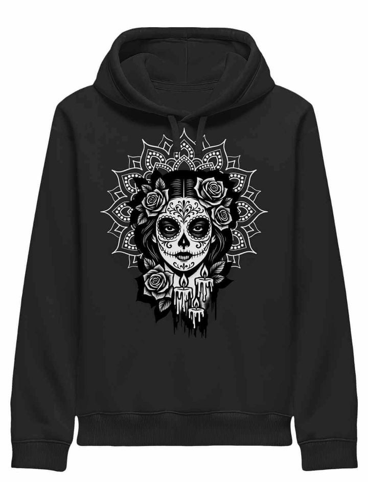 Frau trägt schwarzen Unisex Organic Hoodie „Catrina de las Sombras“ – inspiriert von Mexico, Día de los Muertos und La Catrina