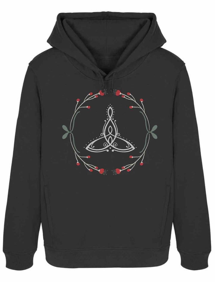 Das Celtic Mother Organic Damen Hoodie in tiefem Schwarz – ein mystisches Design mit dem keltischen Triquetra, umgeben von zarten Ranken und roten Beeren.