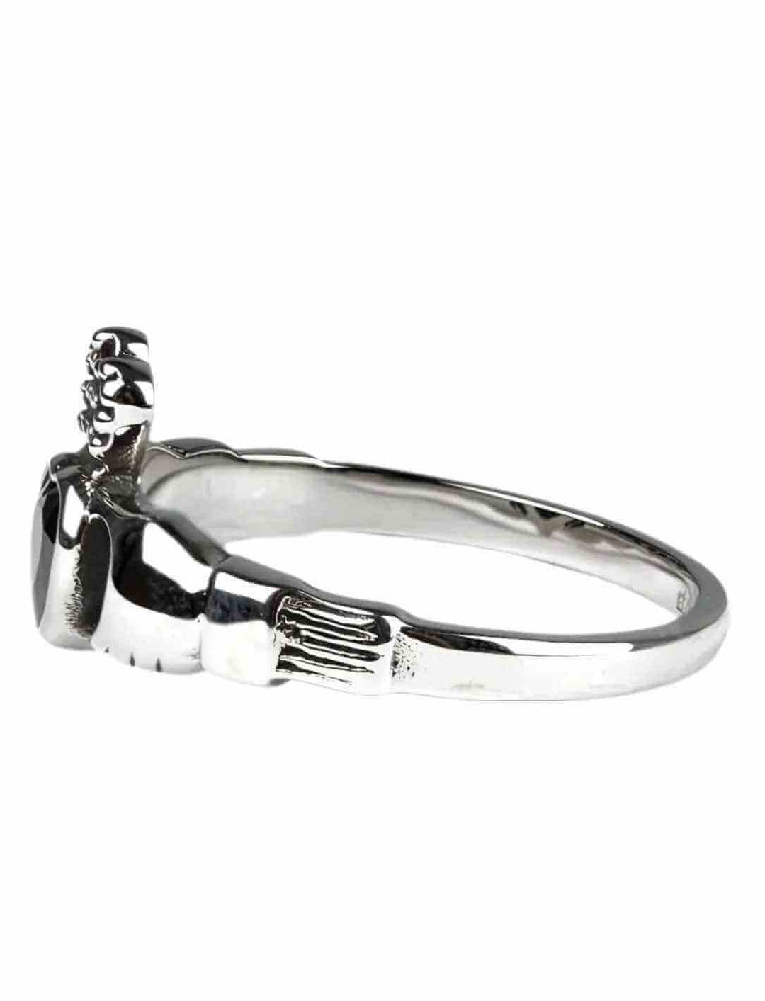 Claddagh Ring aus Edelstahl mit schwarzem Herzstein – seitliche Ansicht, perfekt für symbolträchtige Geschenke.