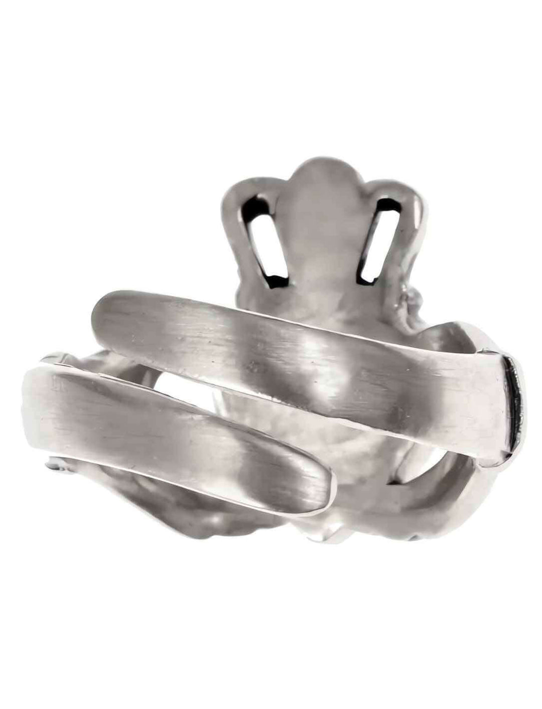 Claddagh Ring der Treue – Rückseite des Liebes- und Freundschaftsrings aus echt versilberter Bronze, verstellbare Ringschiene sichtbar auf weissem Hintergrund