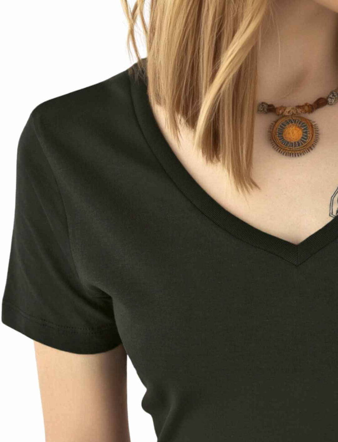 Damen V-Neck-Shirt Nahaufname der Nähte, Front.