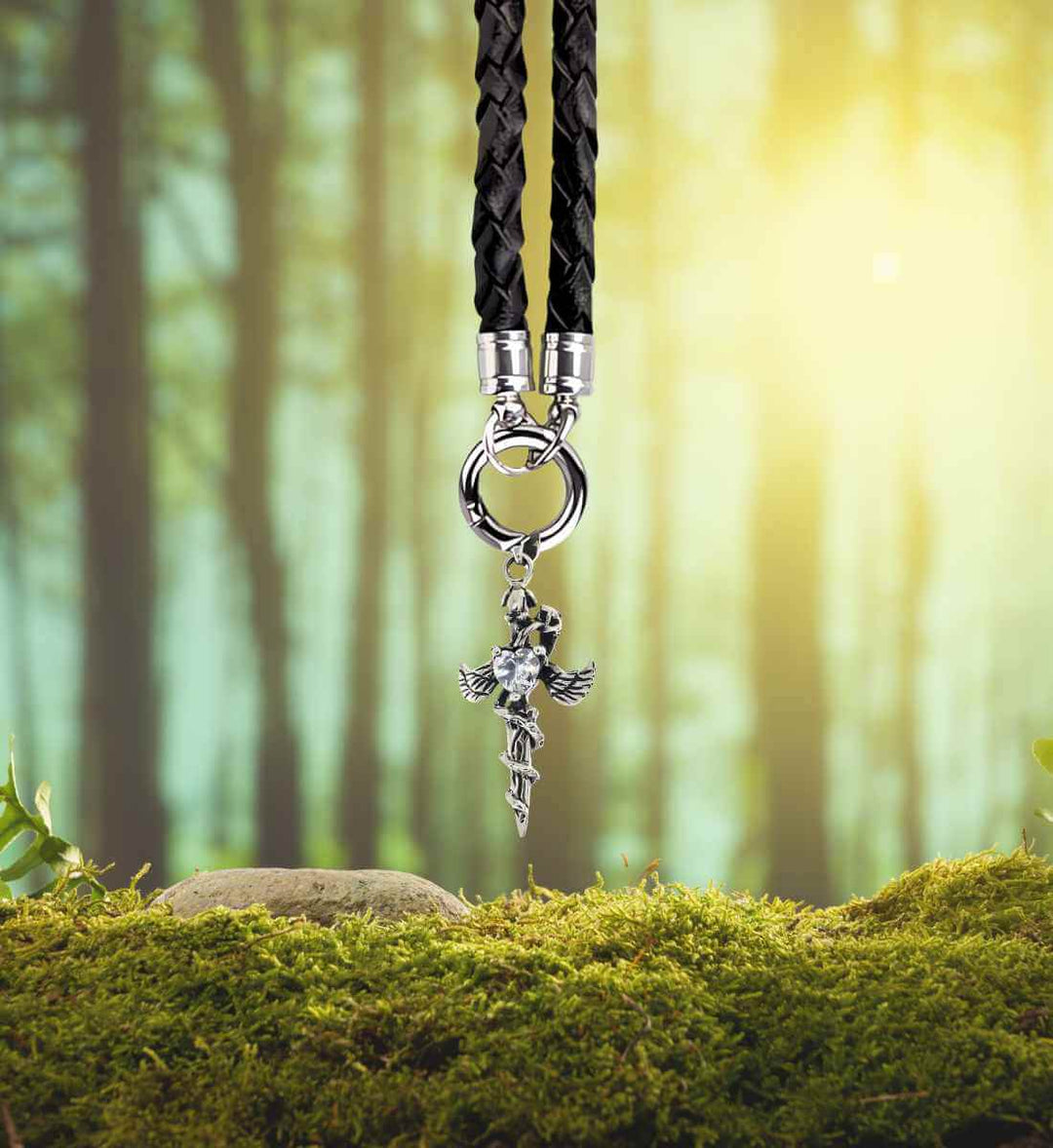 Dolch der Treue – Herz-Dolch aus 925 Sterling Silber mit gedrehter Lederkette, Öffnungscli