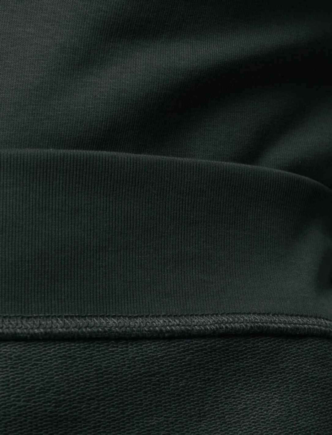 Detailansicht des Terry-Stoffs aus Bio-Baumwolle – weiche, strukturierte Innenseite für angenehmen Tragekomfort.