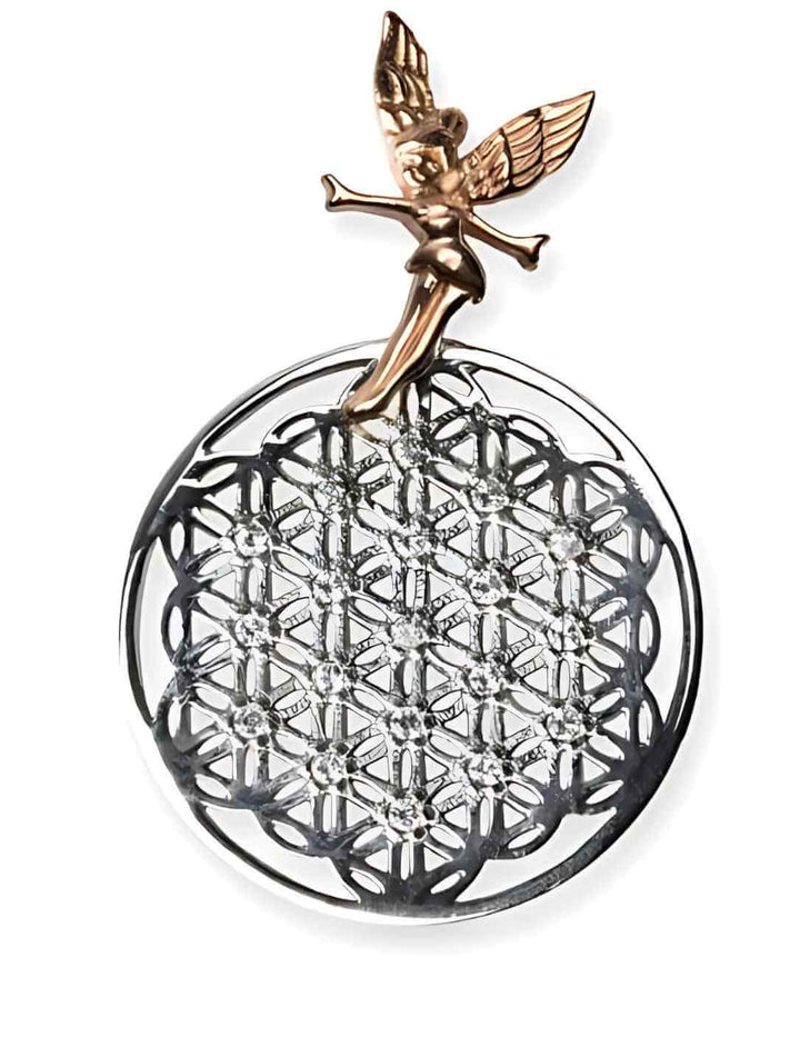 Elfensphäre des Lebens“ Anhänger – Blume des Lebens mit Elfenfigur aus rhodiniertem Silber und rotgoldenen Akzenten, fotografiert auf weißem Hintergrund.