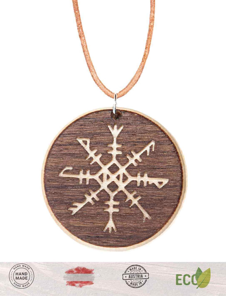 Futharkhelm Amulett aus Holz – Handgefertigt, Made in Austria, nachhaltig produziert.