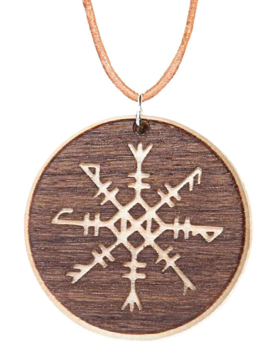 Futharkhelm Amulett aus Holz – Handgefertigtes Amulett für die Einweihung in die Magie der Runen auf weißem Hintergrund.