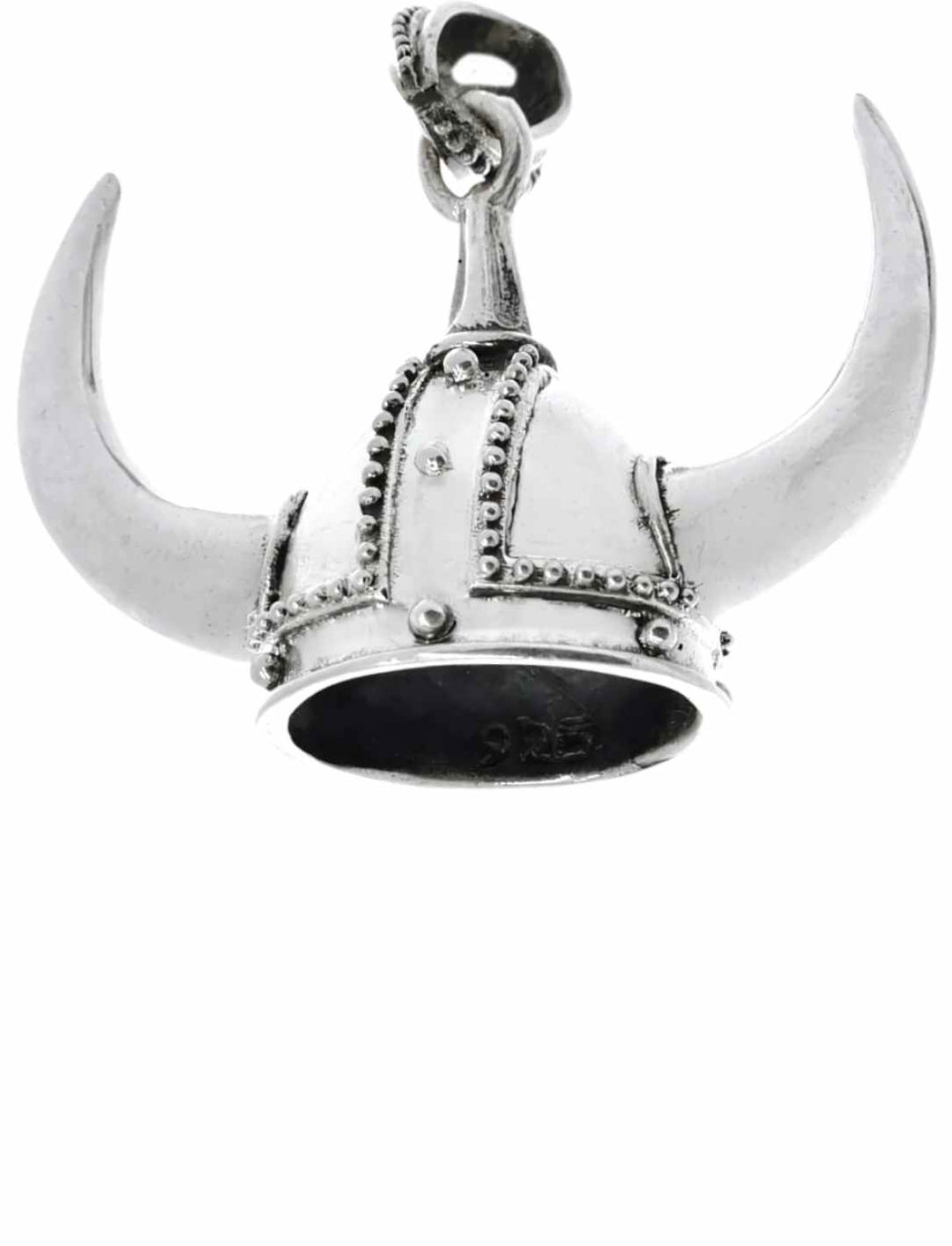 Hornhelm des Fjordwächters Anhänger auf weißem Hintergrund – Das feine Silberwerk erweckt die kraftvolle Symbolik der Wikinger zu neuem Leben, perfekt für den modernen Entdecker.