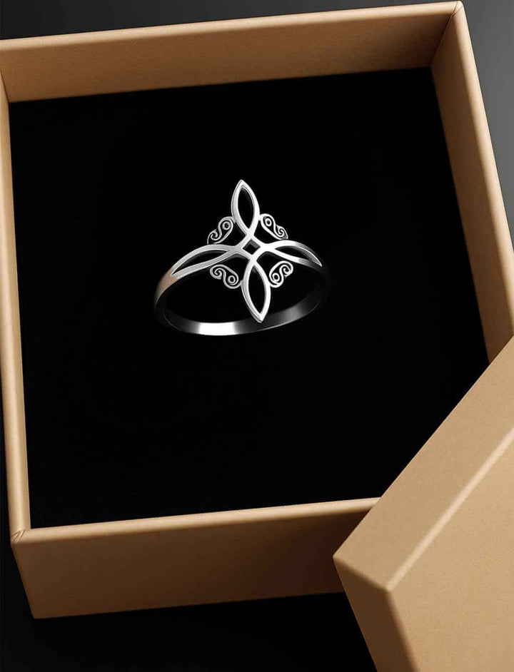 Isil Damenring mit elfischer Form in brauner Schmuckbox – stilvoll verpackt