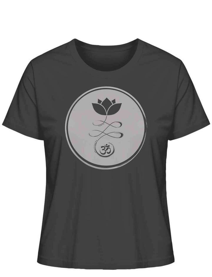Om Florales Damen-T-Shirt in edlem anthrazit, eine harmonische Kombination aus Ruhe und Eleganz, auf weißem Hintergrund.