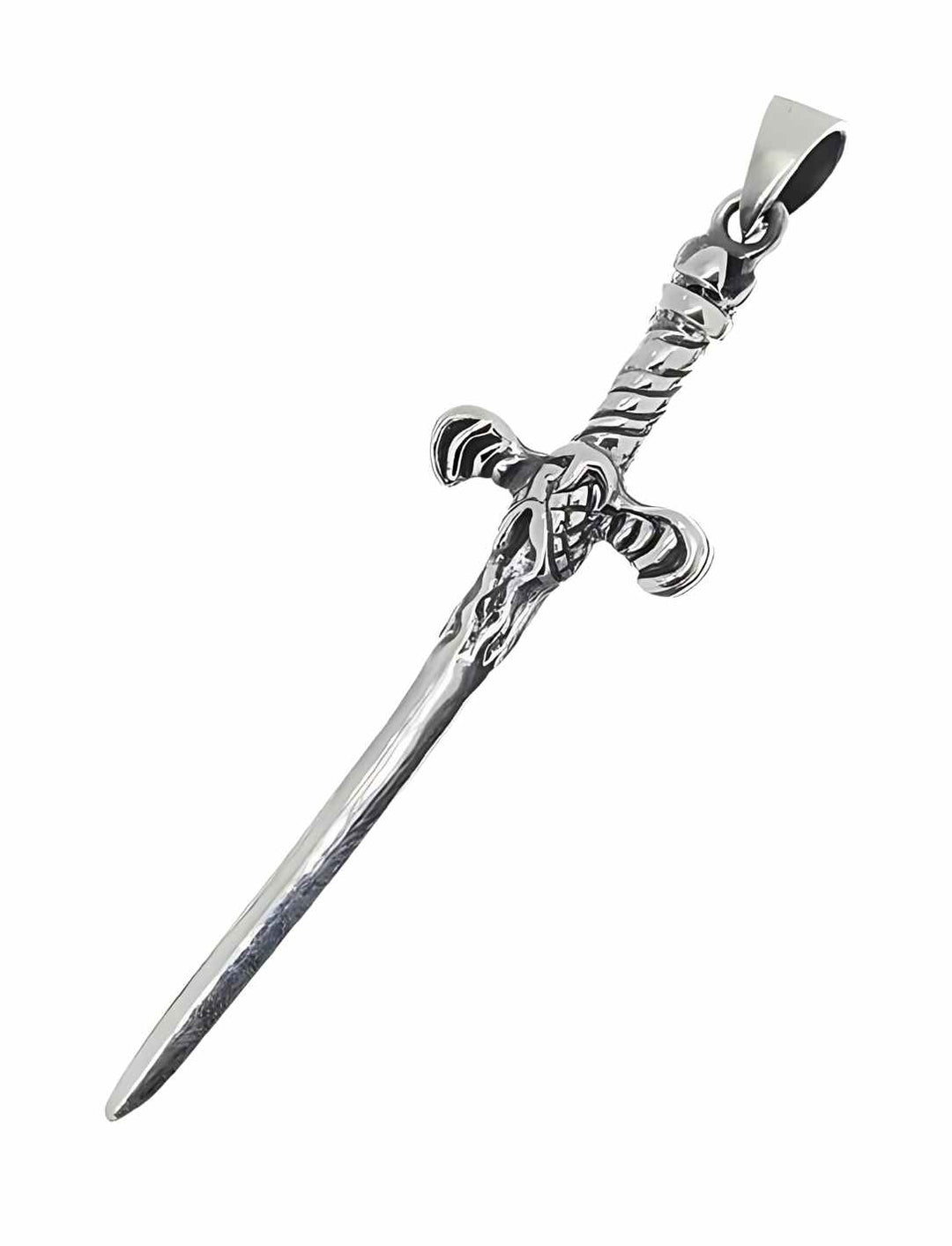 Rigani's Schwert der Weisheit Anhänger auf weißem Hintergrund – Ein fein verarbeiteter Sterling Silberanhänger, der die Intuition und Erneuerung der keltischen Göttin Rigani darstellt.