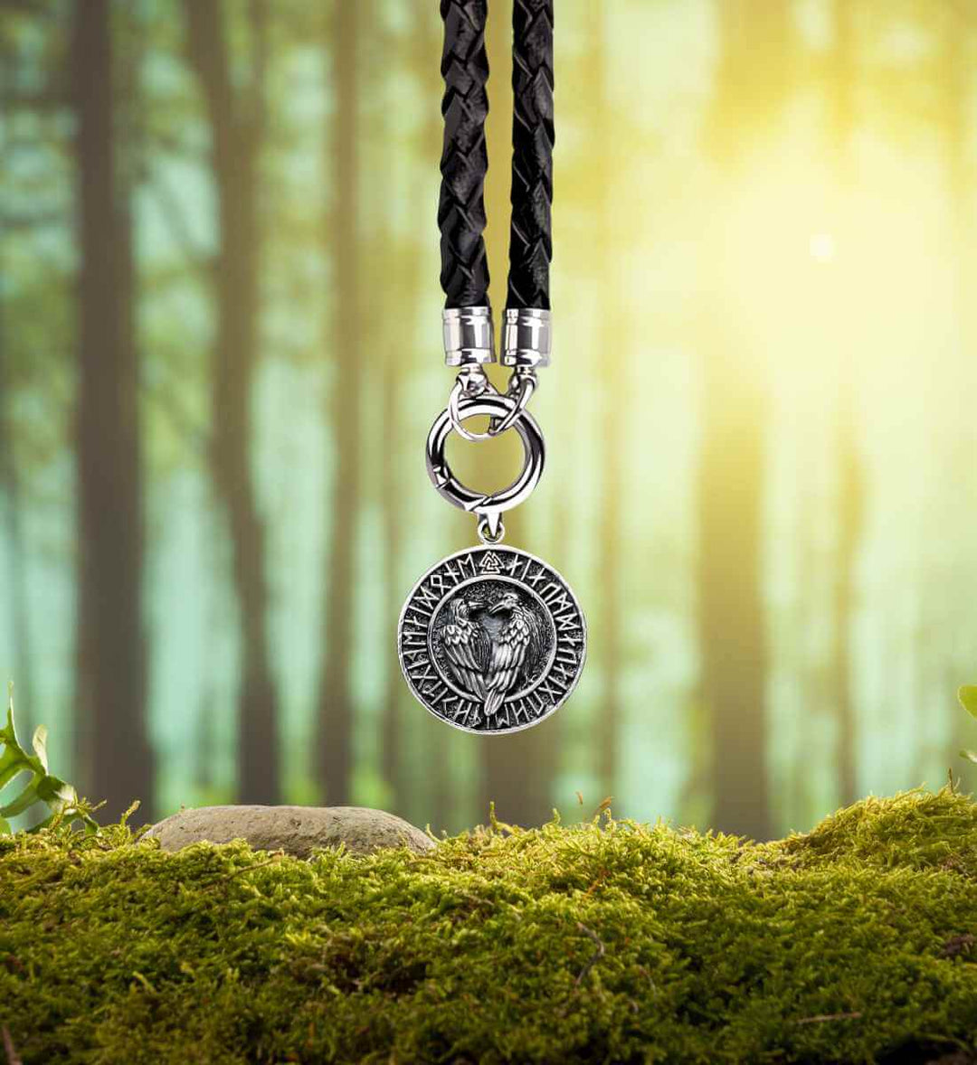 Seher von Asgard Anhänger an einer gedrehten Lederkette mit Öffnungsclip – eleganter und praktischer Schmuck für den modernen Wikinger.