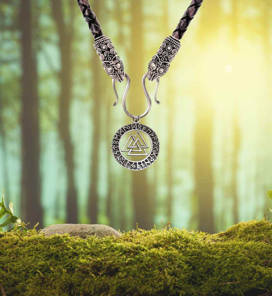 Triaden des Wotans - Silber Medallion - runental mit Band des Rabenwächters Lederkette mit Rabenköpfen.