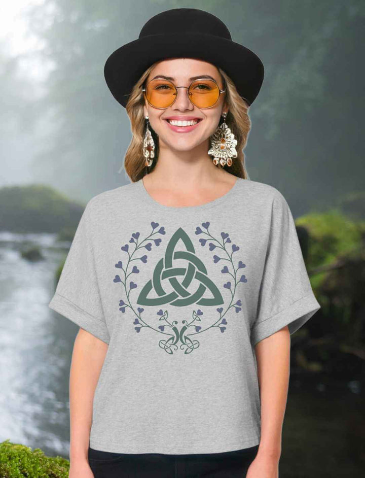 Graumeliertes Damen Bio-Shirt mit grünem Knoten-Symbol – Balance zwischen Magie & Natur