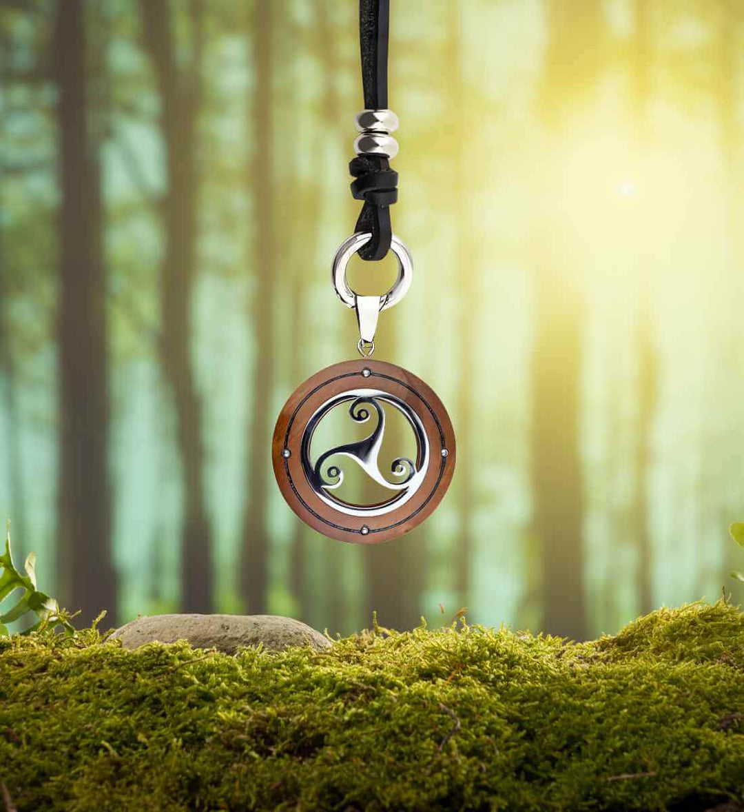 Triskele des Schutzes - Holz Halskette - runental