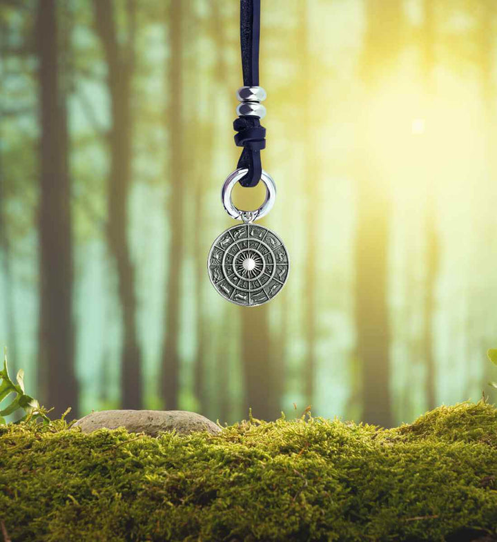 Zodiak Tierkreis Amulett – Sternzeichen Anhänger aus 925 Sterling Silber mit Band des Waldläufers mit Öffnungsclip