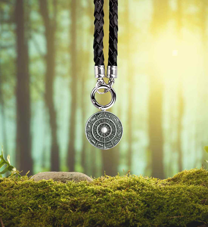 Zodiak Tierkreis Amulett – Sternzeichen Anhänger aus 925 Sterling Silber mit gedrehter Lederkette mit Öffnungsclip