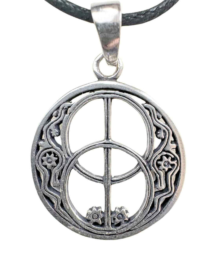 Legende von Glastonbury Silbermedaillon auf weißem Hintergrund - Runental.de