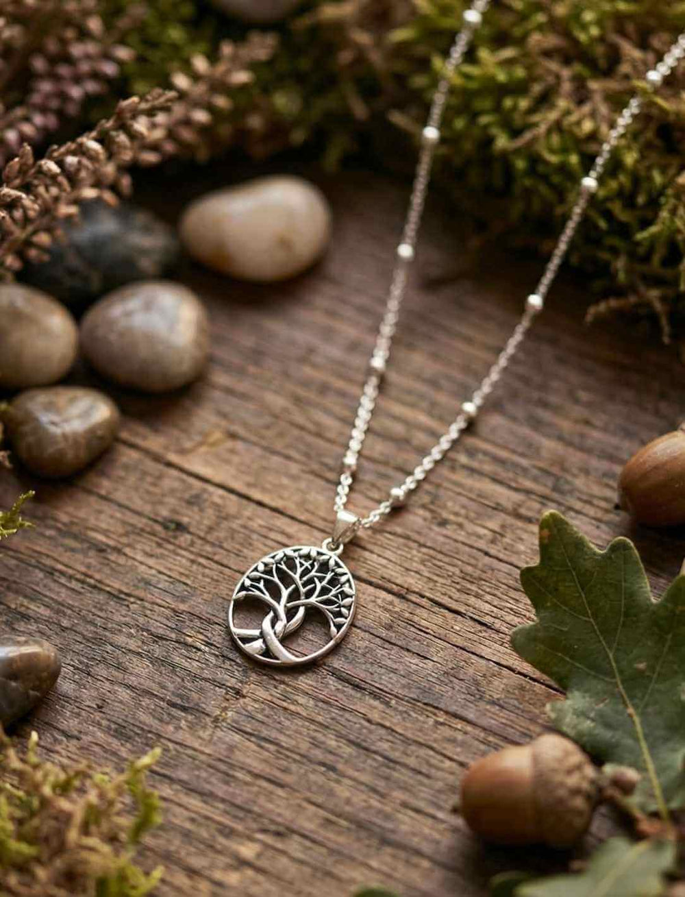 Baum der Stillen Wurzeln keltischer Lebensbaum Silberanhänger mit schimmernder Silberkette Himmelsperlen