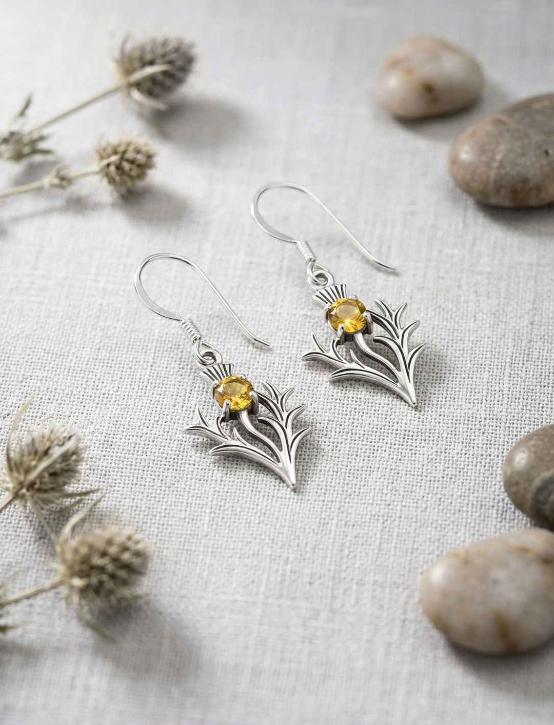 Schottische Distel Ohrringe aus 925 Sterling Silber mit Citrin auf Naturstoff