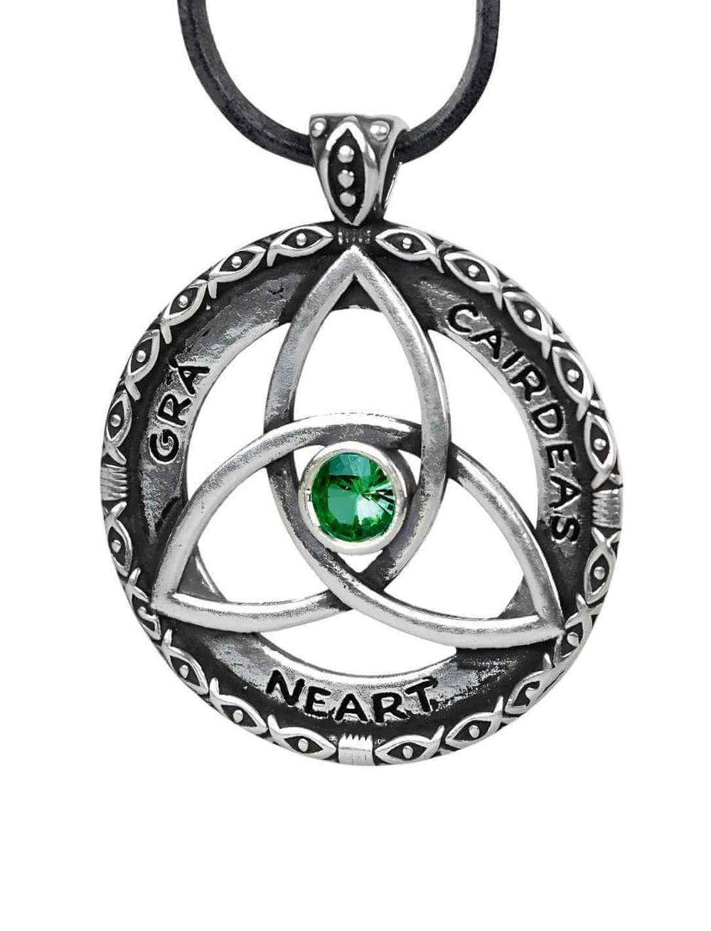 Celtic Bond, Anhänger aus 925 Sterling Silber,  mit grünem Zirkona Schmuckstein in der Mitte, an Lederband auf weißsem Hintergrund