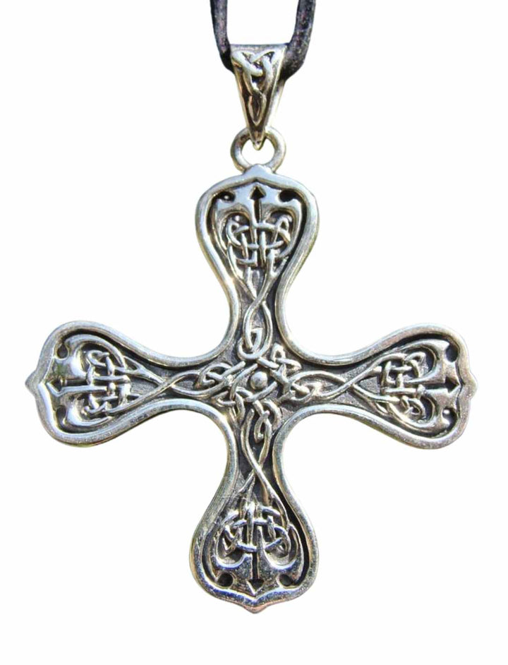 925 Sterling Silber Anhänger 'Celtic Cross of Eternity' vor einem makellos weißen Hintergrund, der das komplexe Knotenwerk betont.