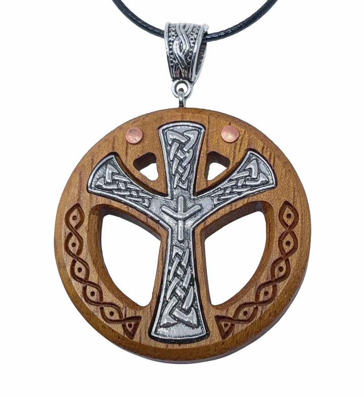 Keltisches Kreuz Halskette mit Algaiz Rune aus Iroko Holz in Liegedarstellung