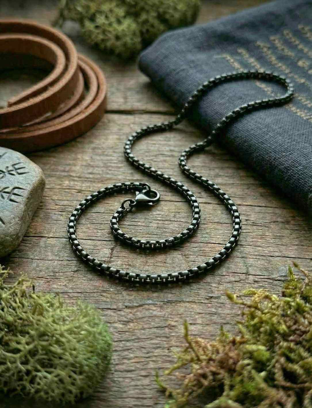 Gliederkette der alten Legenden aus schwarzem Edelstahl mit Titanfinish