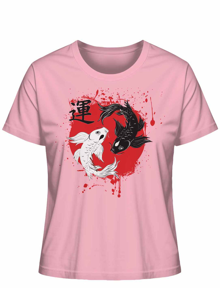 Harmonic Koi Damen T-Shirt in Cotton Pink mit traditionellem japanischen Muster, Liegedarstellung auf weissem Hintergrund.