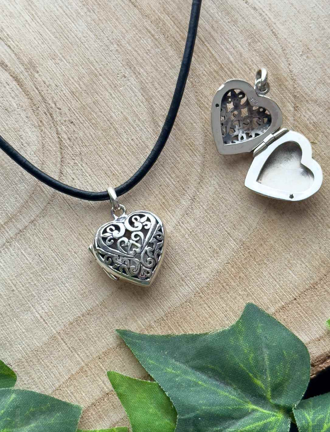 Herz der Ewigen Ranken – feines Ornament-Design auf 925 Sterling Silber, Nahaufnahme