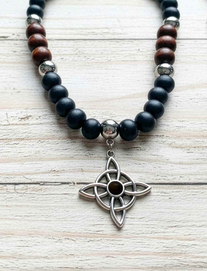 Hüterin der Pfade - Holzperlenkette der Verbundenheit