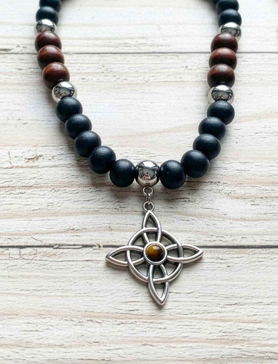 Hüterin der Pfade - Holzperlenkette der Verbundenheit