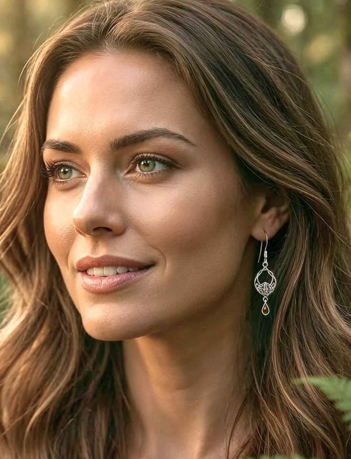 Knoten der roten Flamme – Ohrschmuck aus 925 Silber