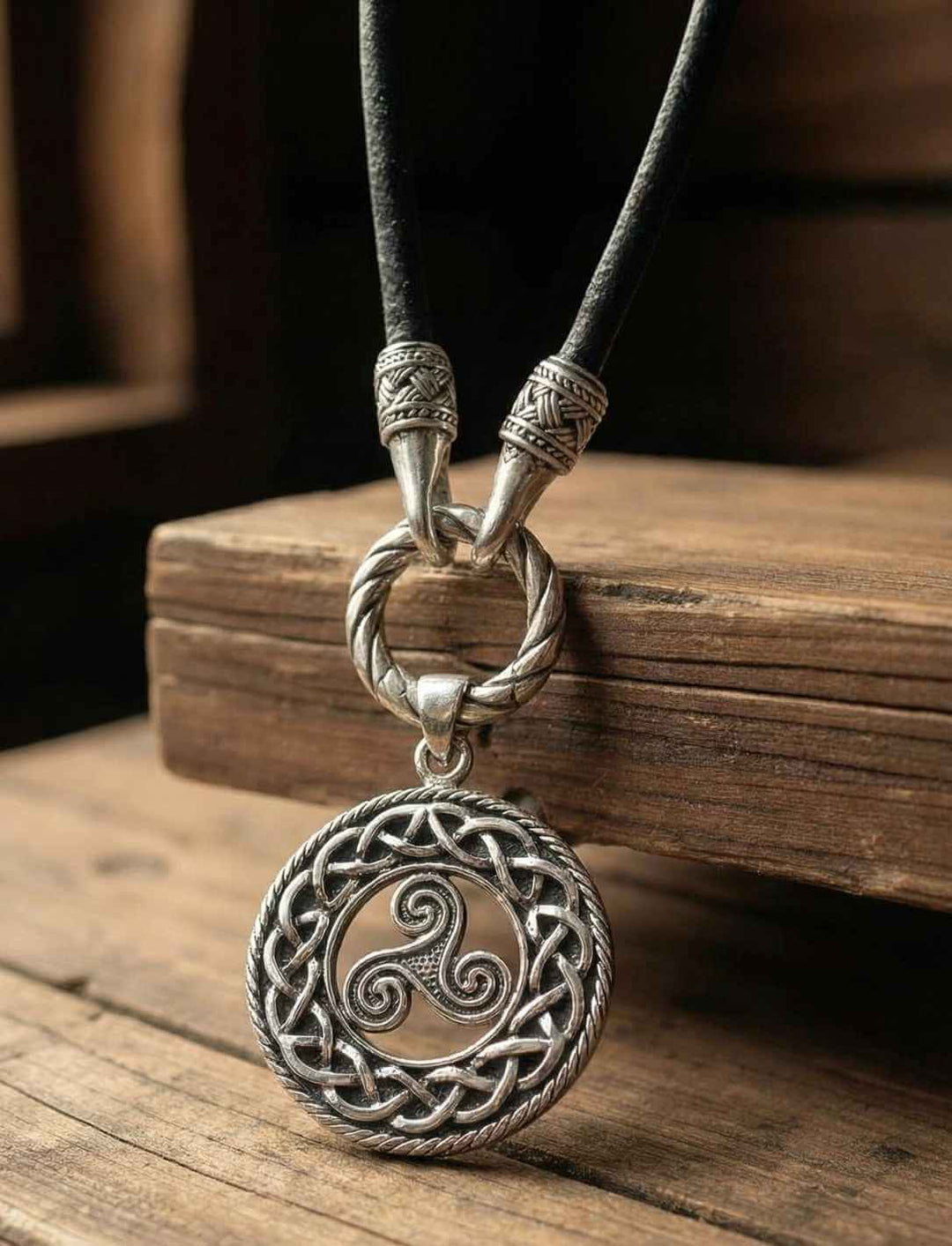 Keltische Triskele Silberkette mit Band des Hüters aus Leder