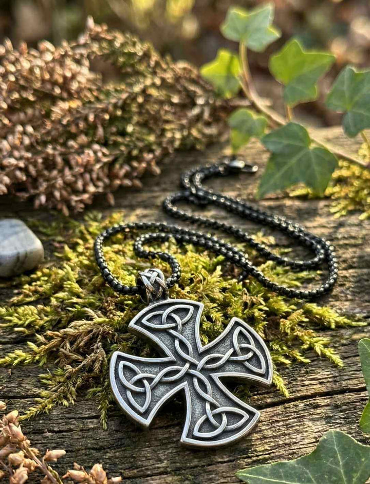 Keltisches Knotenkreuz Anhänger mit schwarzer Edelstahlkette