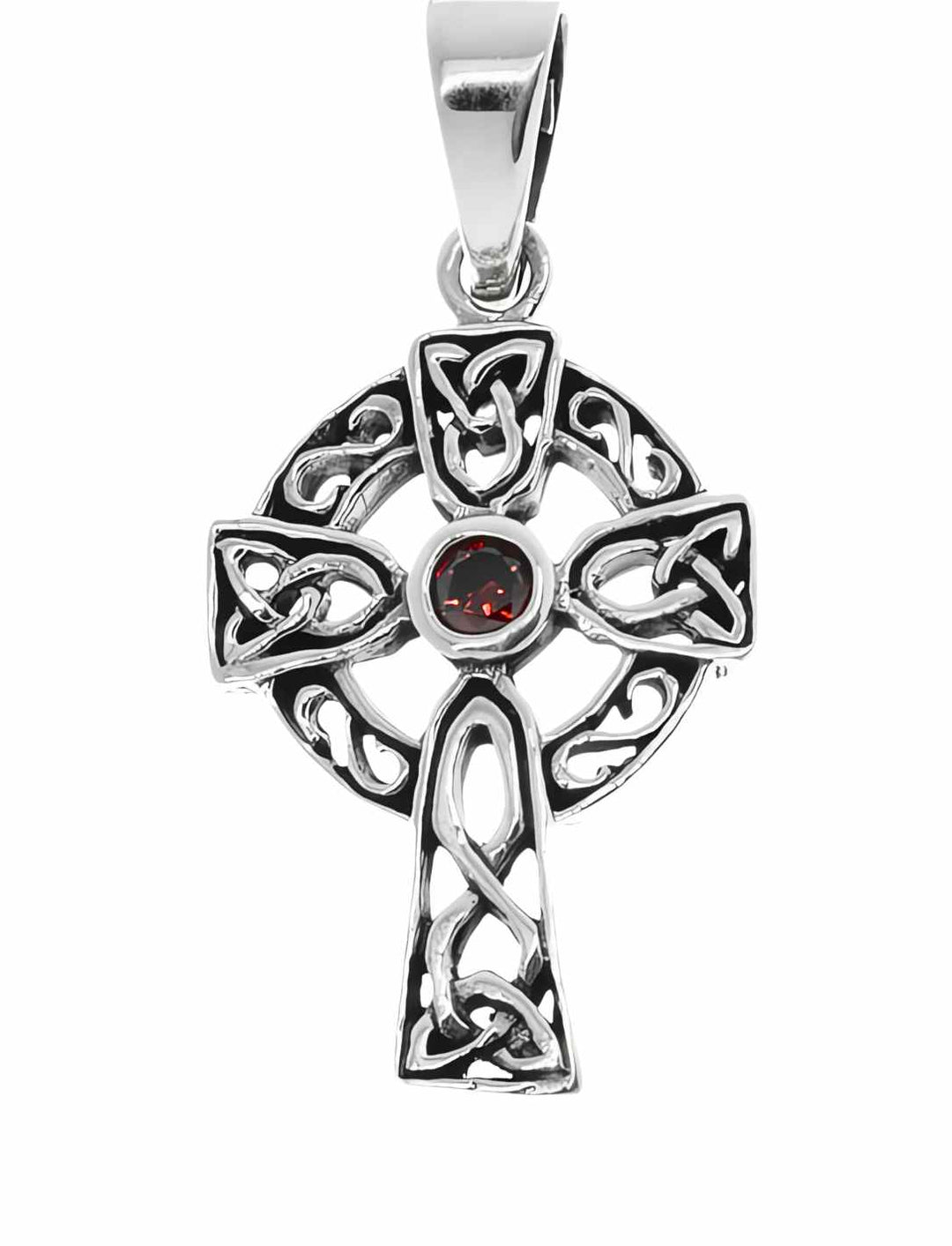 Kreuz der Roten Sonnenwende Anhänger auf weißem Hintergrund – Dieses exquisite Stück aus 925 Sterling Silber mit einem zentralen roten Edelstein verbindet keltische Symbolik mit der Energie der Sonnenwende.
