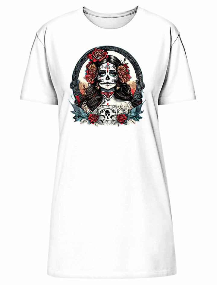 T-Shirt Kleid "La Catrina" in weiss, fotografiert als Produktansicht auf weissem Hintergrund.