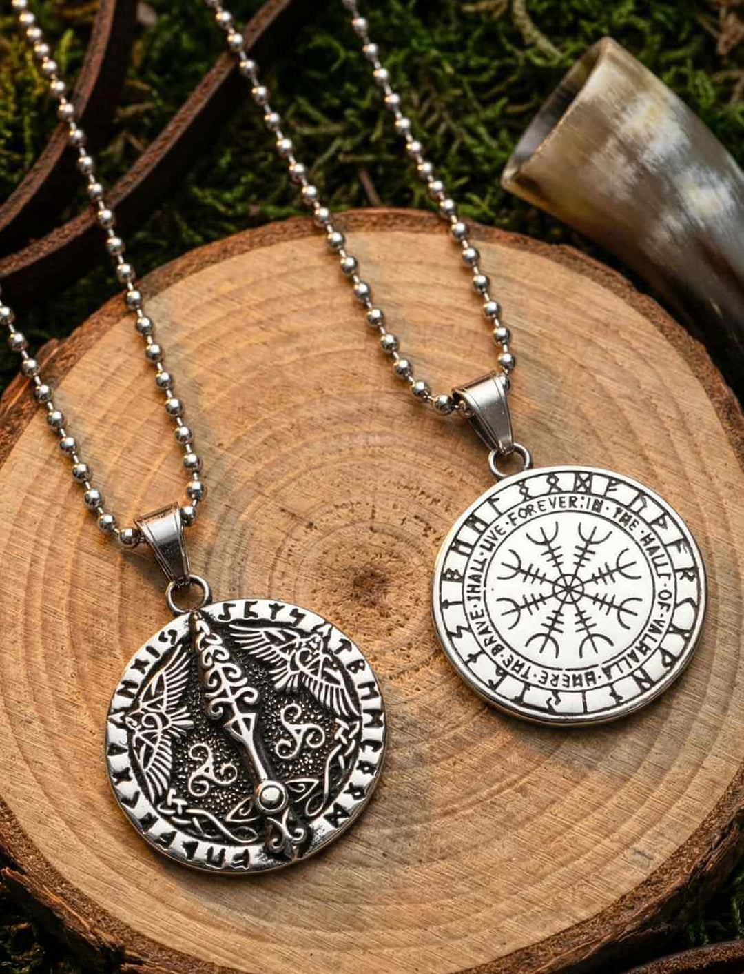 Lanze der Tapferen Runenanhänger mit Edelstahlkette in Silberoptik