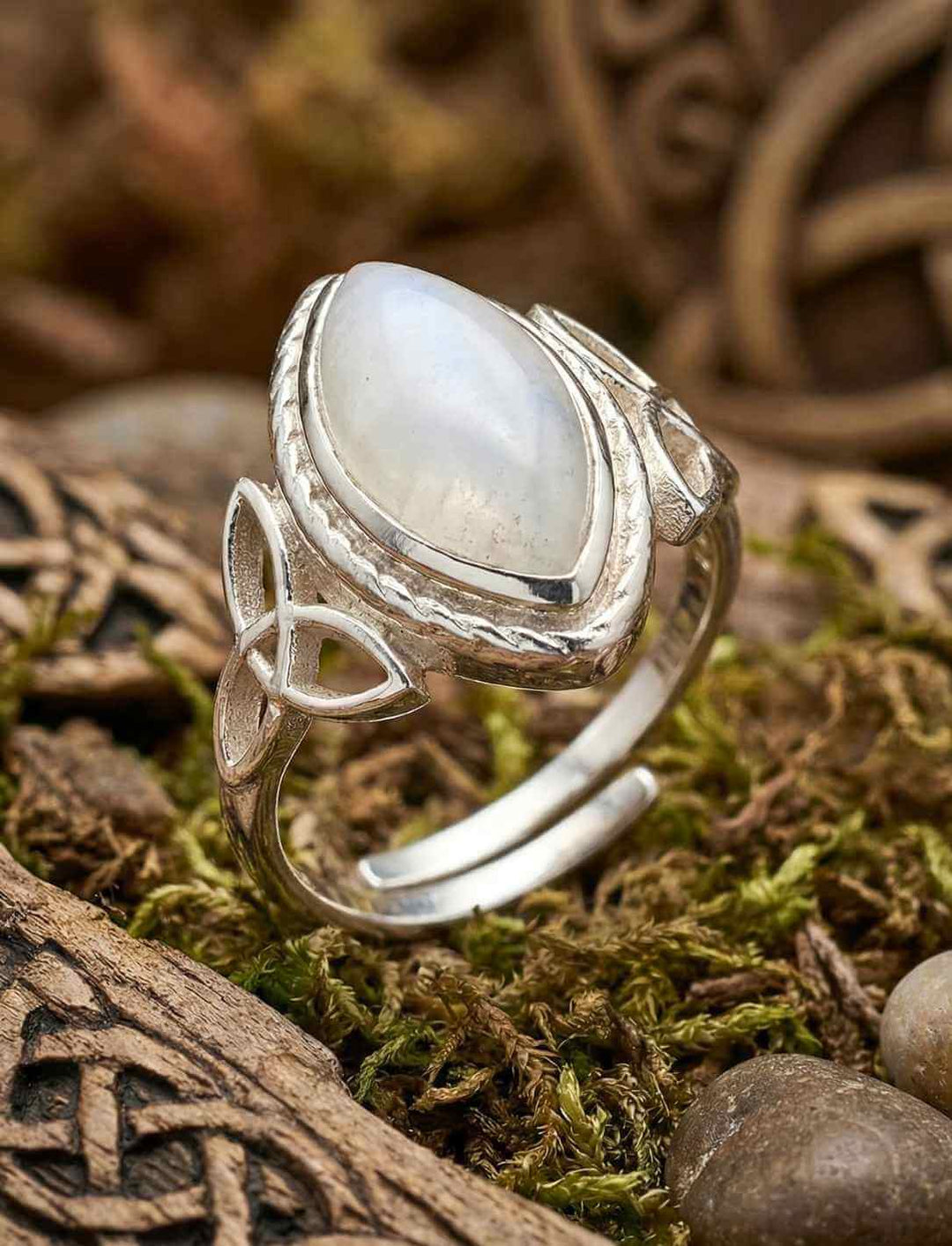 Verstellbarer keltischer Mondsteinring aus Sterling Silber mit offener Ringschiene