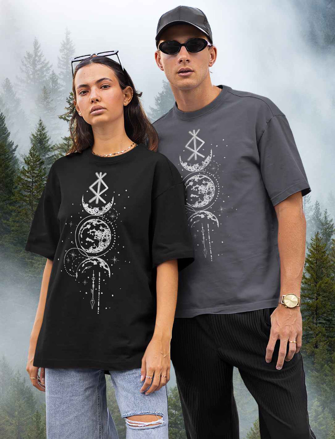 Oversized Shirt - Rune des Mondschein Wächters in Schwarz und India Ink Grey.  Nordische Symbole und Mondphasen vereint.