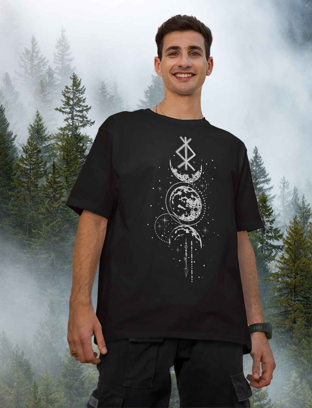 Oversized Shirt - Rune des Mondschein Wächters in Schwarz. Nordische Symbole und Mondphasen vereint.