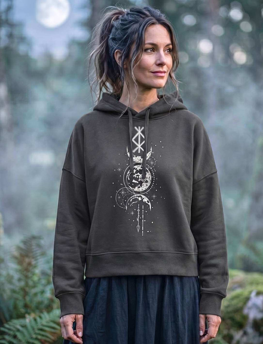 Rune des Mondschein Wächters Damen Hoodie in Dunkelgrau – nordisches Runen-Motiv auf Bio-Baumwolle