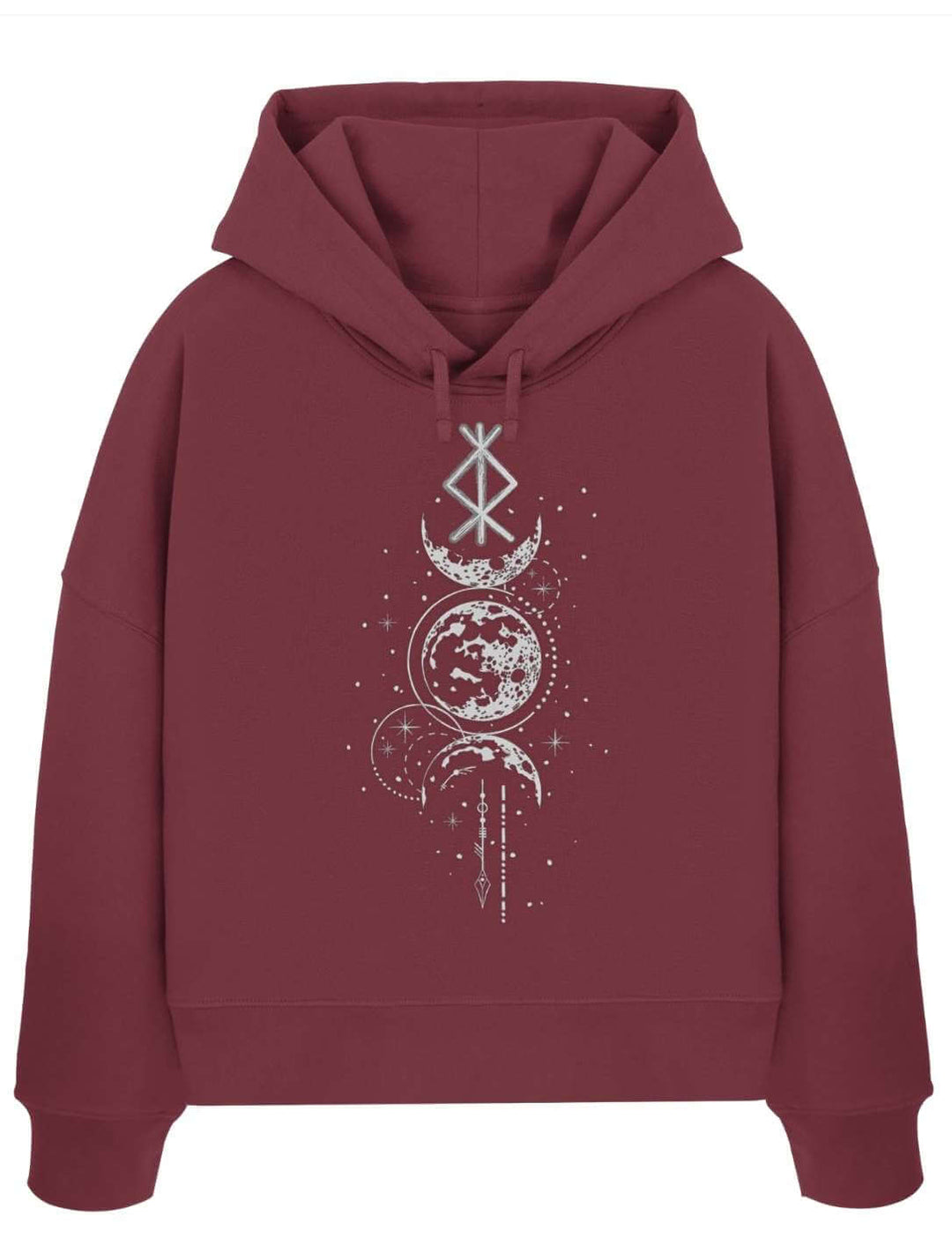 Frau trägt bordeauxroten Damen Hoodie mit nordischer Runen-Mondphasen Symbolik im Waldlicht