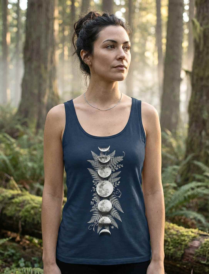 Sacred Moon Mondphasen Tank Top Damen in navy im Wald fotografiert