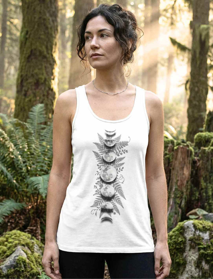 Weisses Sacred Moon Tank Top mit Mondphasen Design getragen von Frau in mystischer Waldkulisse