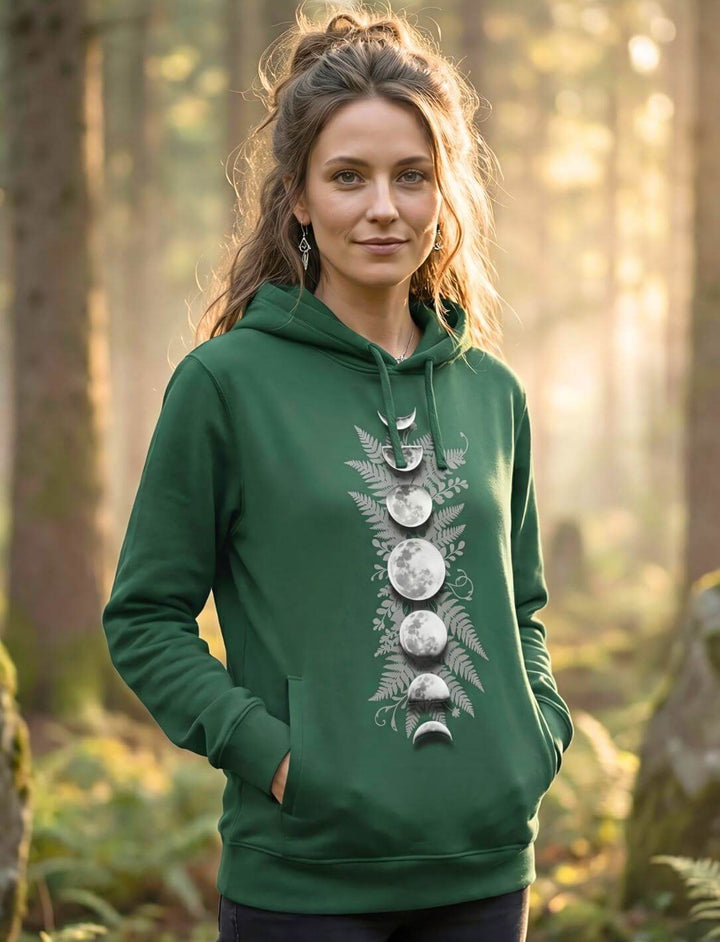 Frau trägt bottle green Sacred Moon Hoodie im Wald – Mondphasen Bio Hoodie Damen