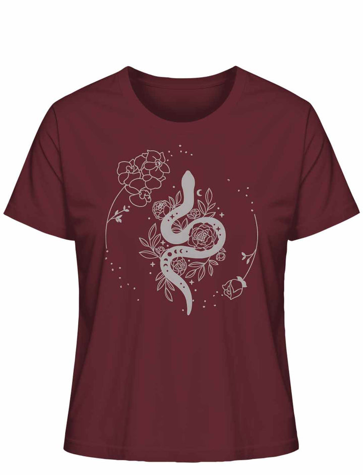 Snake of Wisdom T-Shirt in Burgund auf weißem Hintergrund, betont die Kraft und Leidenschaft der Schlange, umgeben von einem Kreis aus Sternen und Blumen.